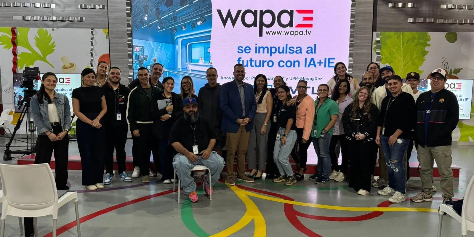 Equipo de WAPA TV con Nesty Delgado